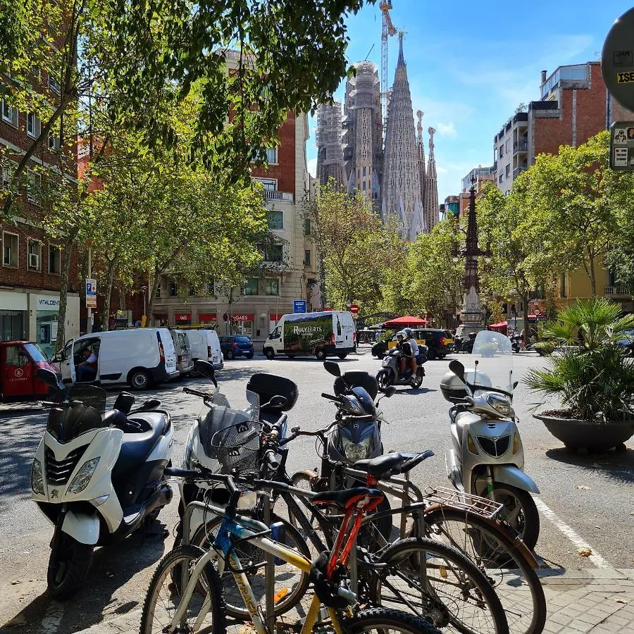 G74 Avenida Gaudi Nice 4 Bedrooms Apartment With Balcony- Sagrada Familia 巴塞罗那 0*,  西班牙