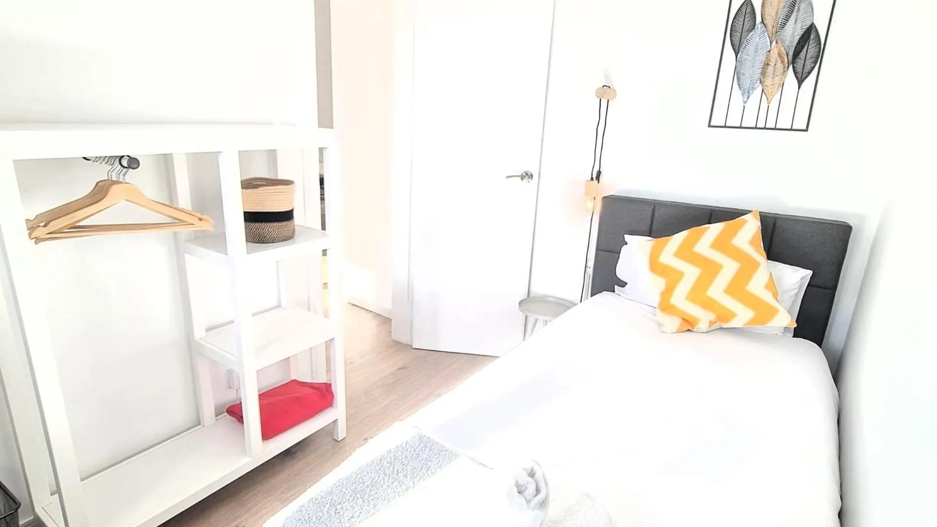 G74 Avenida Gaudi Nice 4 Bedrooms Apartment With Balcony- Sagrada Familia 巴塞罗那