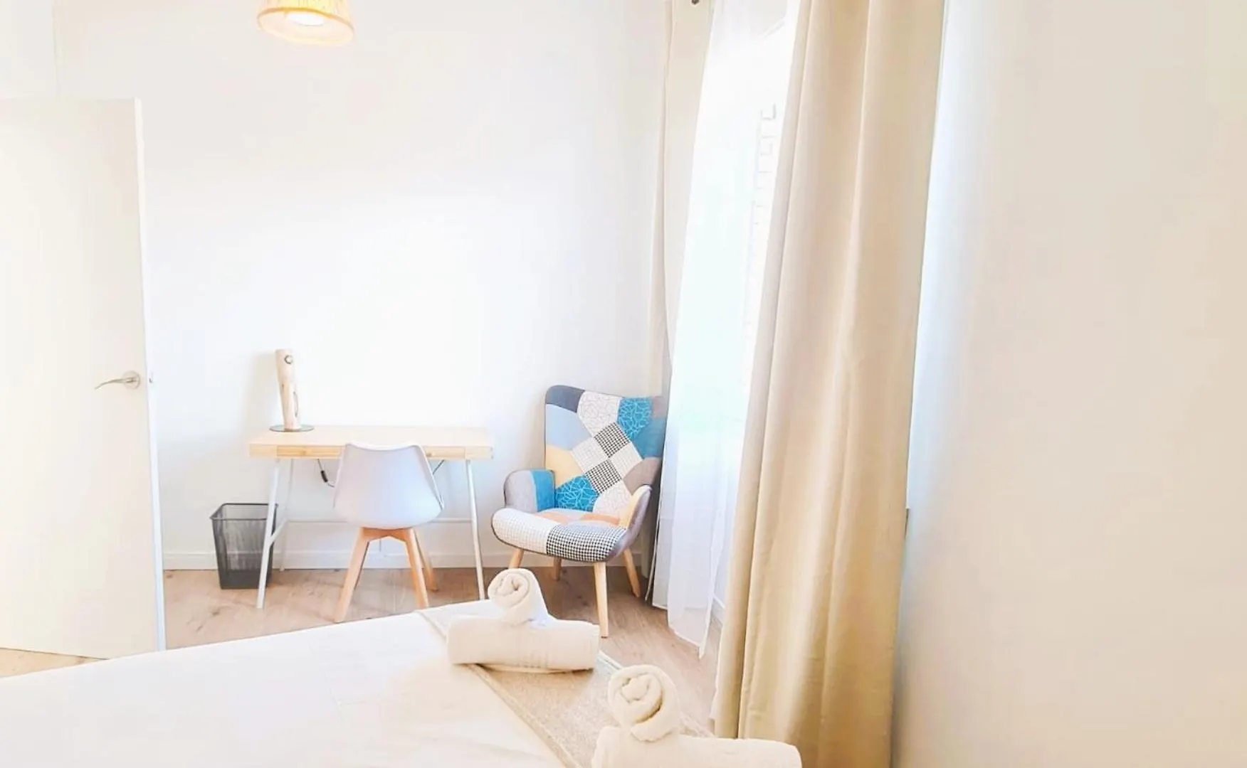 G74 Avenida Gaudi Nice 4 Bedrooms Apartment With Balcony- Sagrada Familia 巴塞罗那