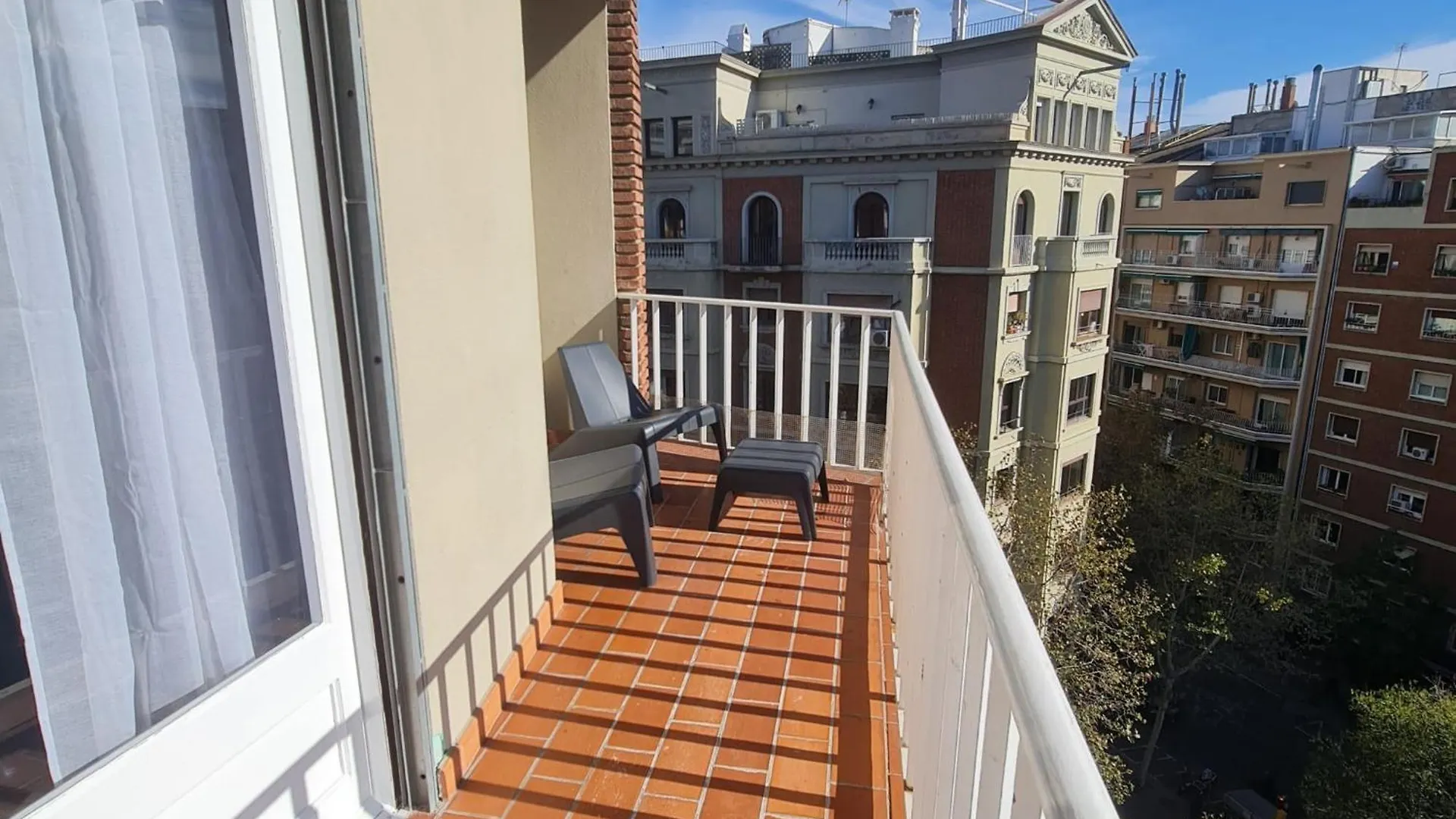 G74 Avenida Gaudi Nice 4 Bedrooms Apartment With Balcony- Sagrada Familia 巴塞罗那