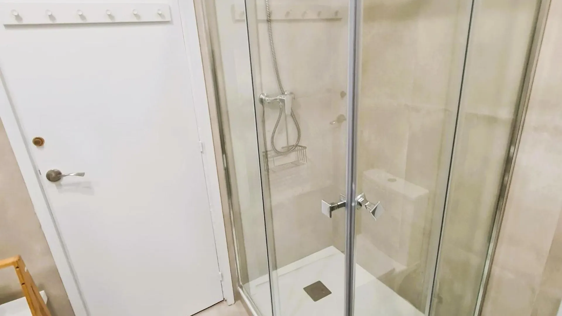 G74 Avenida Gaudi Nice 4 Bedrooms Apartment With Balcony- Sagrada Familia 巴塞罗那
