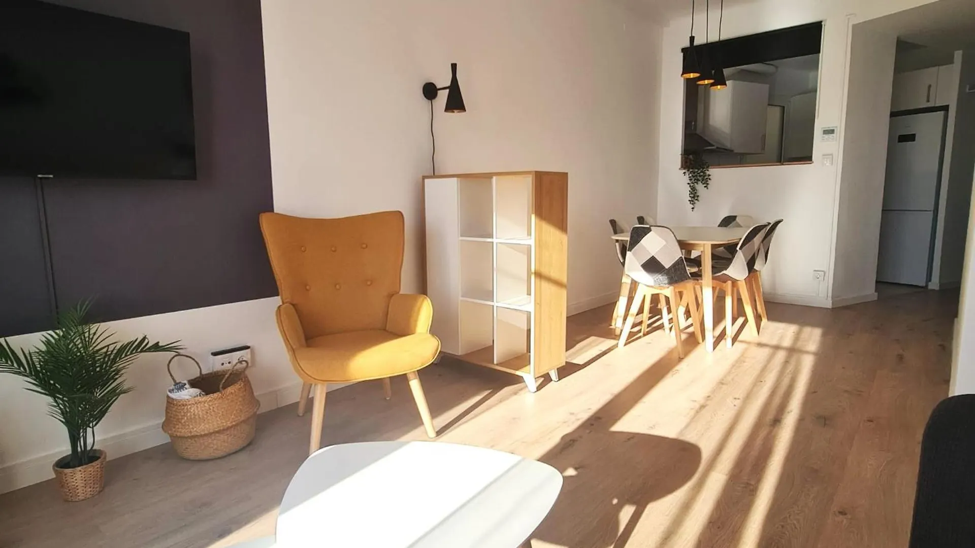 G74 Avenida Gaudi Nice 4 Bedrooms Apartment With Balcony- Sagrada Familia Barcelona