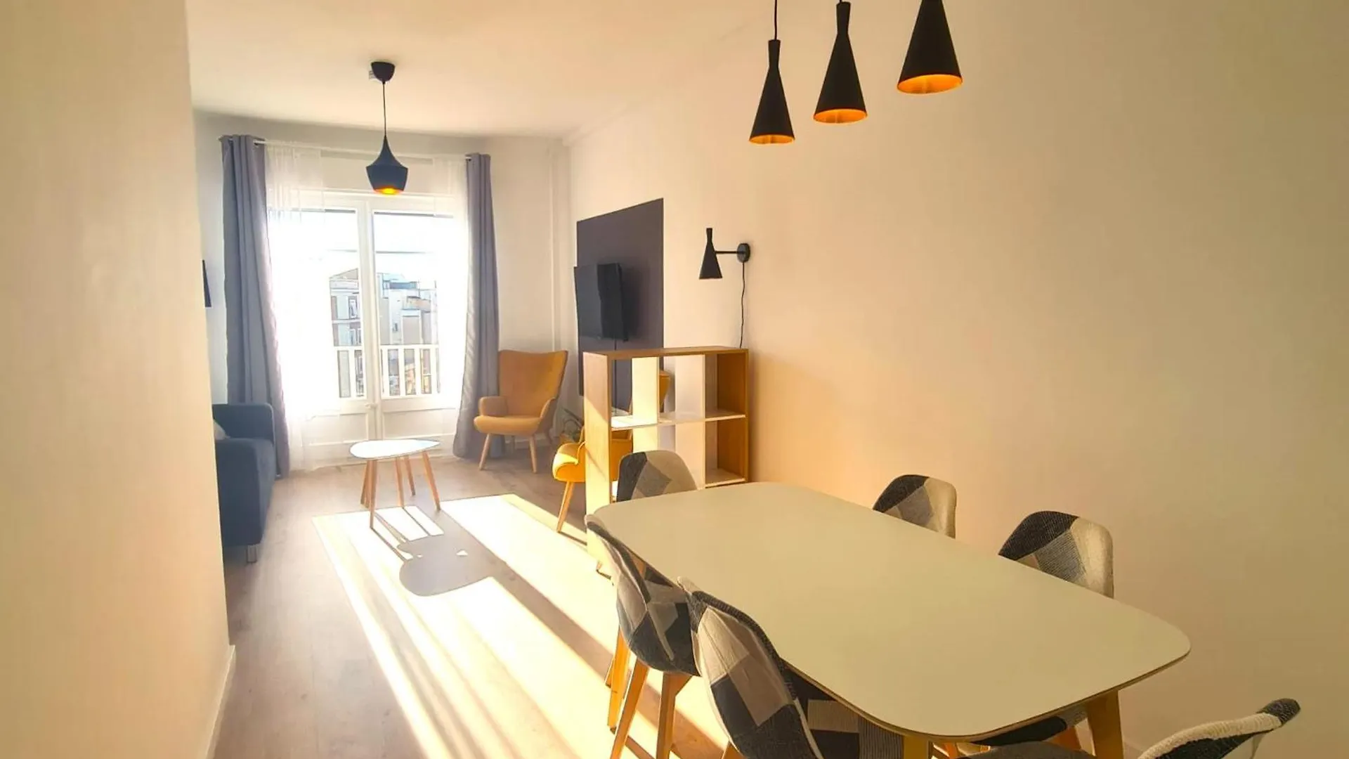 G74 Avenida Gaudi Nice 4 Bedrooms Apartment With Balcony- Sagrada Familia Barcelona Spain