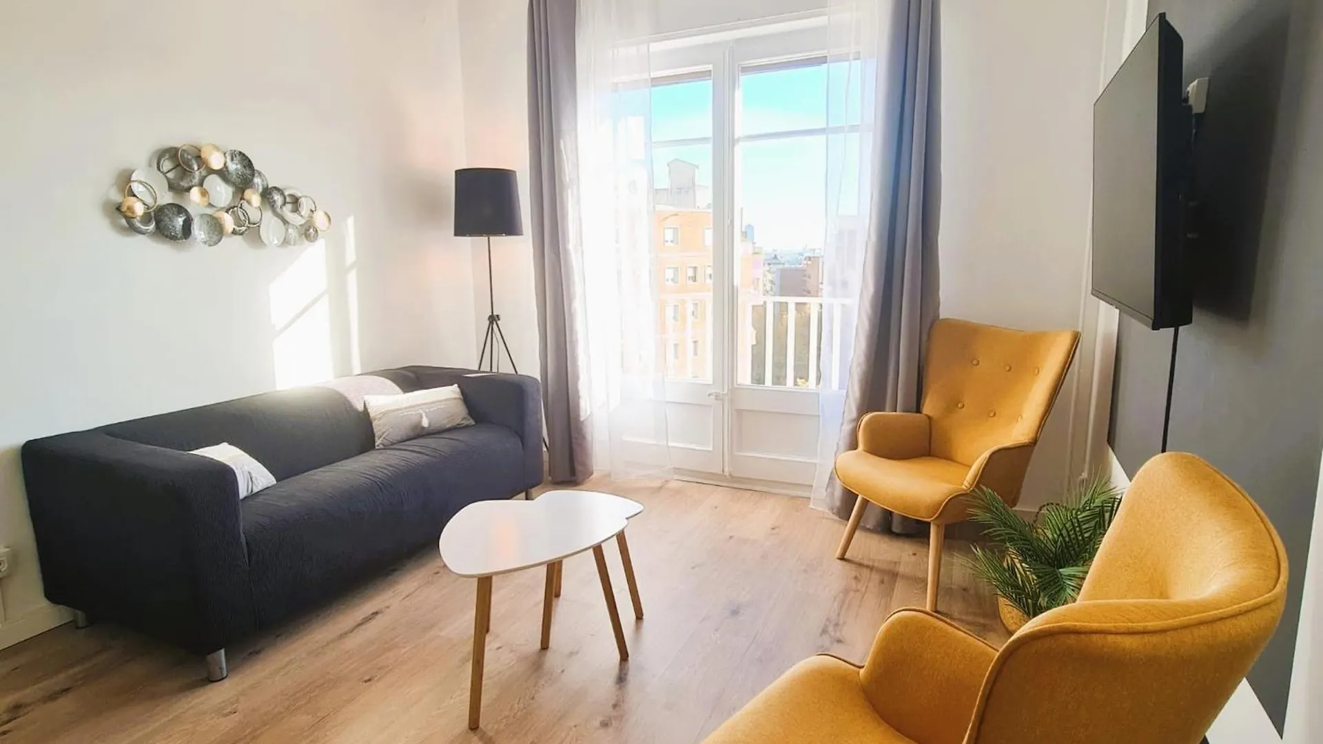 G74 Avenida Gaudi Nice 4 Bedrooms Apartment With Balcony- Sagrada Familia Barcelona