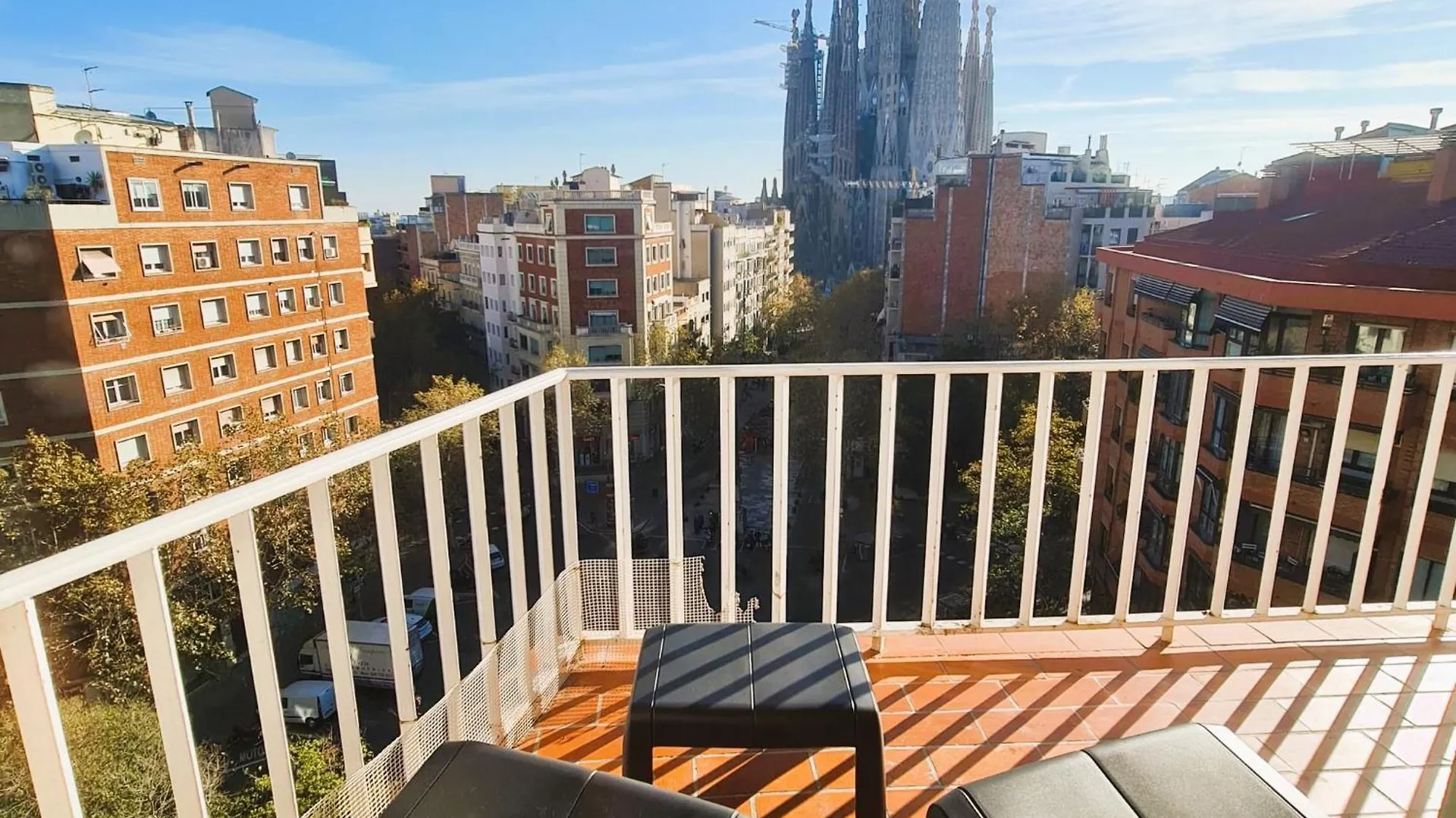 G74 Avenida Gaudi Nice 4 Bedrooms Apartment With Balcony- Sagrada Familia Barcelona